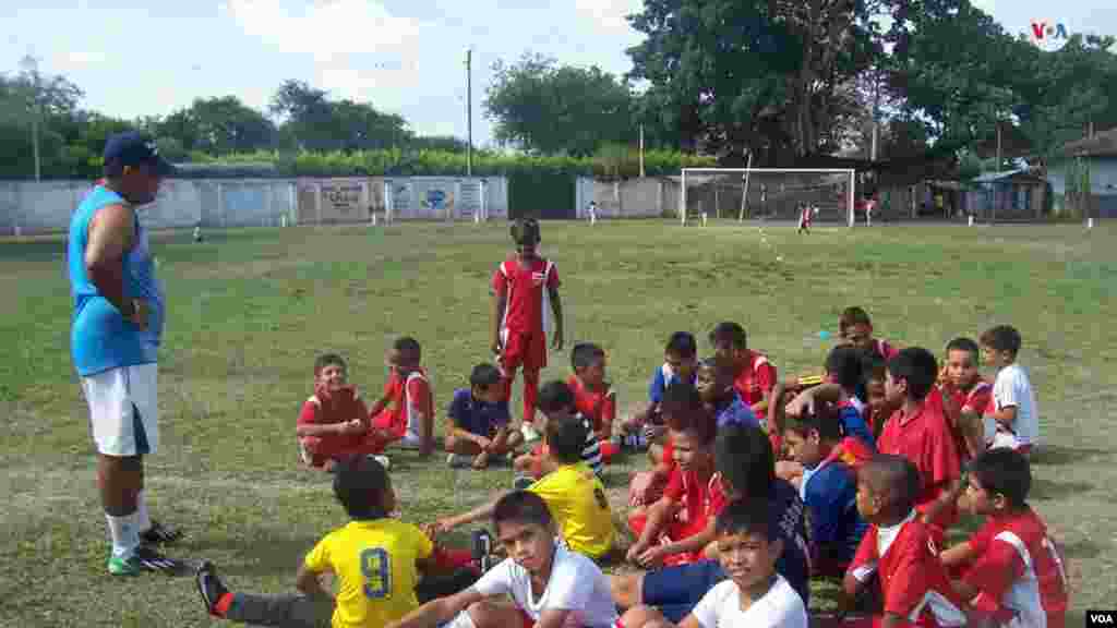 Linda Caicedo debutó en el fútbol profesional a los 14 años. Sus entrenadores siempre destacaron su velocidad y su capacidad para superar a sus rivales en la cancha.&nbsp;Con 17 años fue elegida como la mejor jugadora de la Copa América 2022.