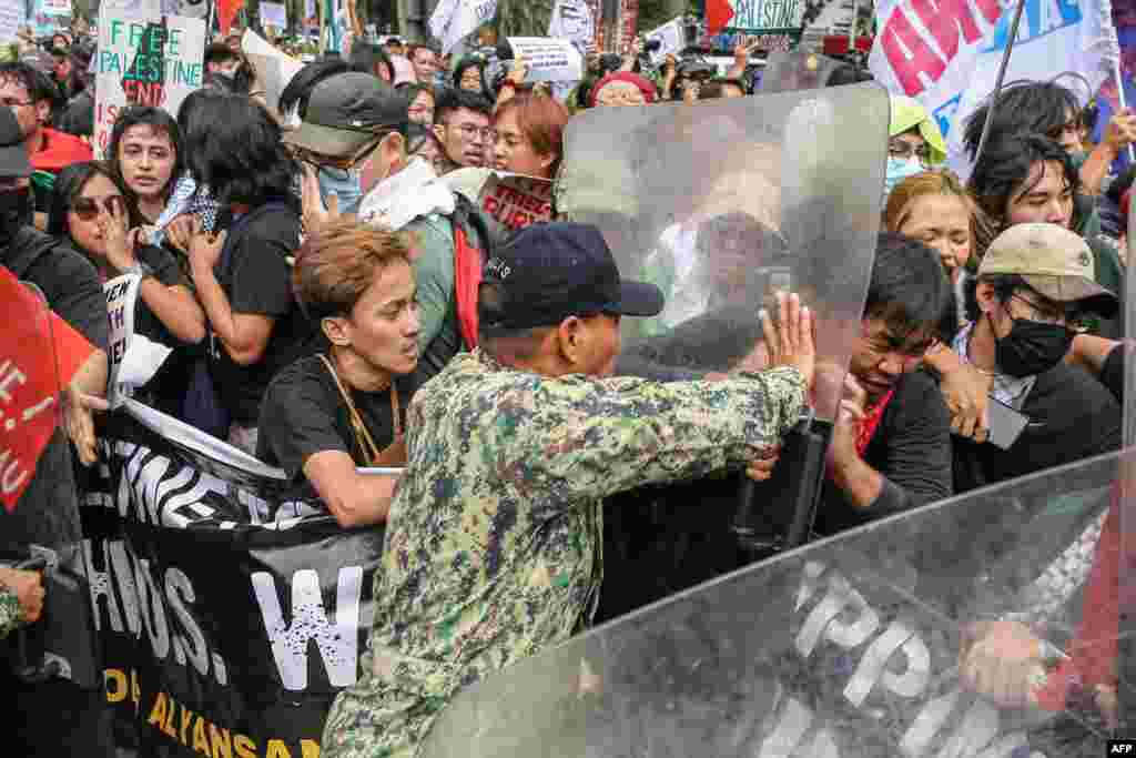 Policemen clash with protesters as they march to the U.S. embassy in Manila during a rally in support of the Palestinian people.