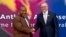 FILE - Perdana Menteri Australia Anthony Albanese (kanan), dan Perdana Menteri Papua Nugini James Marape berjabat tangan di luar gedung parlemen di Port Moresby, Papua Nugini Kamis, 12 Januari 2023. (Australia Pool via AP)