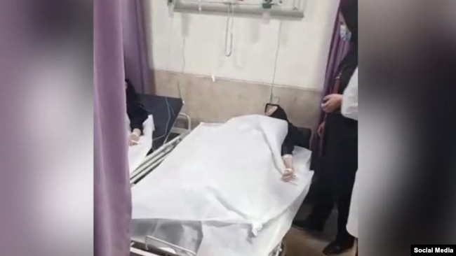 شماری از دانشآموزان دو دبیرستان دخترانه در ارومیه روز چهارشنبه ۳۰ فروردین مسموم و به اورژانس بیمارستان خمینی منتقل شدند (۳۰ فروردین ۱۴۰۲)