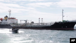 آرشیو - این نفتکش در نزدیکی جزیره تولوپ توقیف شد.