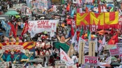 ဖိလစ်ပိုင်သမ္မတ တနှစ်တာဆောင်ရွက်မှု ပြည်သူများဆန္ဒပြ
