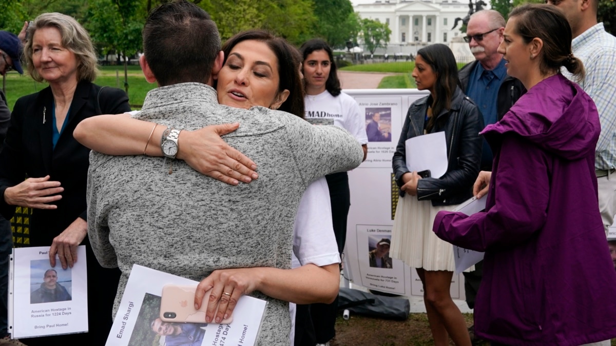 US Officials Urge Iran to Release Detainees