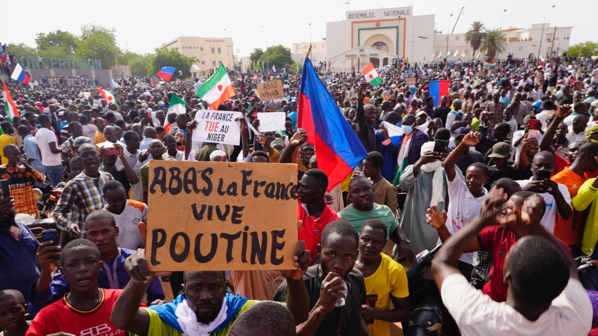 French Embassy in Niger Attacked as Protesters March Through Capital