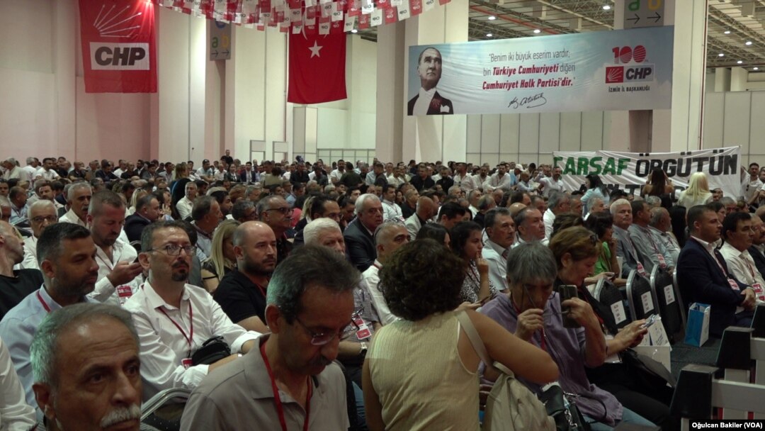 CHP İzmir'deki kongresinde kavga çıktı
