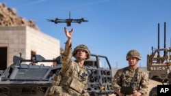 ABD ve Çin, yapay zeka donanımlı yüzlerce dronun eşgüdümlü olarak savaştığı yeni savaş senaryolarına karşı hazırlık yapıyor. 