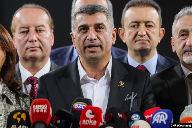 Cumhuriyet Halk Partisi Parti Meclisi Üyesi ve Elazığ Milletvekili Gürsel Erol, CHP 38. Olağan Kurultay Çalışmaları hakkında Ankara Arena Spor Salonunda basın açıklaması yaptı.