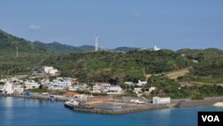 与那国岛主要渔港附近的军事设施。(美国之音加洛拍摄)