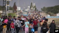 Palestinians flee to the southern Gaza Strip on Salah al-Din Street in Bureij, Gaza Strip, Nov. 8, 2023