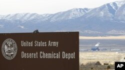 资料照 - 照片摄于2012年1月18日，位于美国犹他州斯托克市附近的沙漠美国陆军生化武器储存库。当日，美国陆军在这里销毁最后一批装有芥子毒剂155毫米炮弹。美国在这座储存库里陆续销毁了最大批量的库存化学武器。