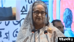 ঢাকার ওসমানী স্মৃতি মিলনায়তনে প্রধানমন্ত্রী শেখ হাসিনা। ২০ ফেব্রুয়ারি, ২০২৪। 