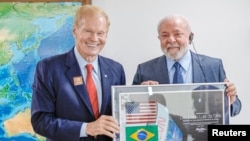 NASA Administrator Bill Nelson and Brazil's President Luiz Inacio Lula da Silva pose for picture during a meeting at the Planalto Palace in Brasilia, Brazil July 24, 2023. (Brazilian Presidency/Handout via REUTERS)