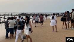 Many of Delhi's so-called pollution migrants are choosing to move to Goa, a city with long beaches, open spaces and clean air. (Anjana Pasricha/VOA)