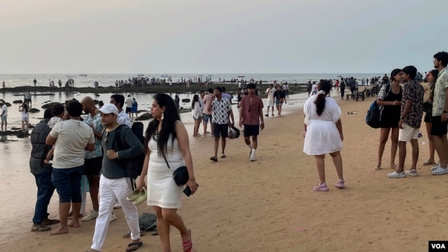 Many of Delhi's so-called pollution migrants are choosing to move to Goa, a city with long beaches, open spaces and clean air. (Anjana Pasricha/VOA)