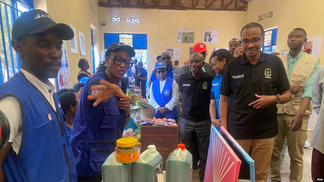 Ministiri Albert Murasira asura ibikorwa by'impunzi mu nkambi ya Mugombwa