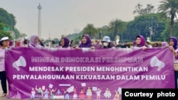 Koalisi Perempuan Penyelamat Demokrasi dan HAM, menggelar mimbar demokrasi perempuan di kawasan Patung Kuda, Jakarta pada 9 Februari 2024. (Courtesy: Koalisi Perempuan)