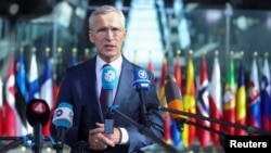 Sekjen NATO Jens Stoltenberg berbicara kepada media di markas NATO di Brussel, Belgia Kamis, 13 Juni 2024.