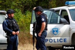 Policijska patrola blizu Zvečana na severu Kosova (Foto: Reuters/Ognen Teofilovski)