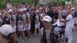 奥运火炬在巴黎传递 