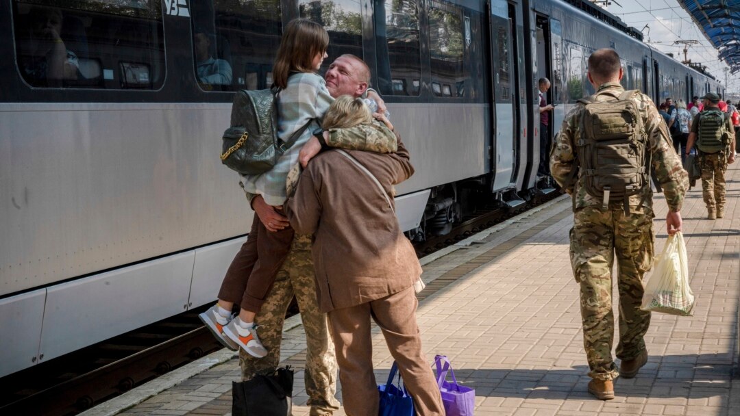 Ukrainian Train Is Lifeline Connecting Kyiv With the Front Line