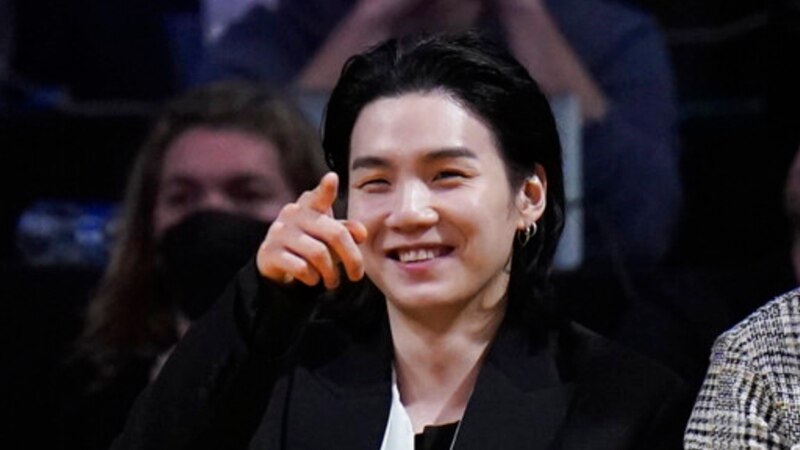 SUGA BTS Rilis "People Pt.2" Bareng IU, Raih Posisi Puncak di iTunes