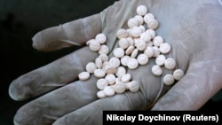 (FILE) A customs officer displays confiscated Captagon pills.