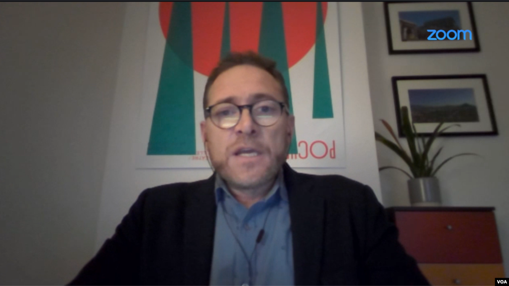 Roberto FORIN, Zëvendës Drejtor dhe Përgjegjës për Europën në Qendrën Ndërkombëtare të Migracionit Miks (MMC) me seli në Amsterdam. 