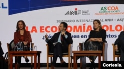 Panelista participan en el Seminario internacional La economía colombiana. ¿Cómo nos ven en momentos de cambio? organizado por la AS/COA y la Asociación Nacional de Instituciones Financieras (ANIF). [Foto: Cortesía ANIF]
