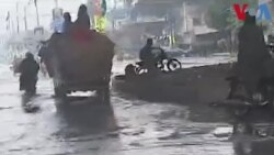 کراچی میں بارش کے بعد شاہراہیں زیرِ آب