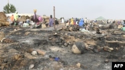 Vue générale des destructions causées par un incendie dans le camp de Muna Alamdiri, près de Maiduguri, le 15 novembre 2023. (Photo Audu MARTE / AFP)