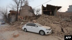 Bangunan runtuh terlihat setelah gempa bumi di Dahejia, Kabupaten Jishishan, di Provinsi Gansu, China barat laut pada 19 Desember 2023. (Foto: AFP)