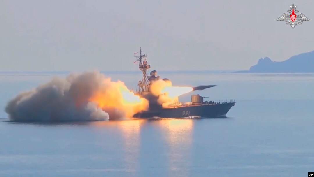 Uji coba rudal anti-kapal di Laut Jepang, 28 Maret 2023, (Layanan Pers Kementerian Pertahanan Rusia via AP)