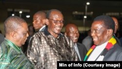 Umnu Mnangagwa Evalelisa Abasekeli Bakhe eHarare International Airport