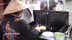 Bà bán bột chiên nuôi cháu mồ côi ở khu Mã Lạng