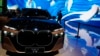 资料照：2023年上海车展上展出的德国BMW i7 M70L车型。（2023年4月19日）