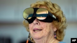 Karen Audet, an 82-year-old retired elementary school teacher, wears a VIVE Flow headset as she participates in Mynd Immersive VR therapy at John Knox Village, Jan. 31, 2024, in Pompano Beach, Fla.