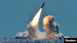 Испытательный пуск ракеты Trident II D5 производится с подводной лодки ВМС США USS Nebraska класса «Огайо» у побережья Калифорнии, 26 марта 2018 года