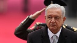 AMLO arrecia crítica a medios y defiende haber divulgado teléfono de una periodista