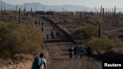 အမေရိကန်-မက္ကဆီကို နယ်စပ်မှာ တရားမဝင် နိုင်ငံကူးဖို့ကြိုးစားသူတွေပိုများလာ (ဒီဇင်ဘာ ၂၀၂၃)