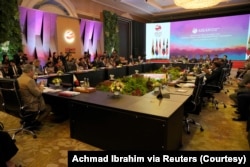 Para menteri dan anggota delegasi menghadiri Pertemuan Komisi Zona Bebas Senjata Nuklir Asia Tenggara pada Pertemuan Menteri Luar Negeri Perhimpunan Bangsa-Bangsa Asia Tenggara (ASEAN) di Jakarta, 11 Juli 2023. (Foto: Achmad Ibrahim via REUTERS)