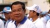 Perdana Menteri Kamboja Hun Sen dan presiden Partai Rakyat Kamboja (CPP) yang berkuasa menghadiri kampanye pemilu untuk pemilihan nasional mendatang di Phnom Penh, Kamboja, 1 Juli 2023. (Foto: Reuters)