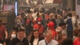 Ljudi nose maske zbog smoga na New Yorku 7. juna 2023. 