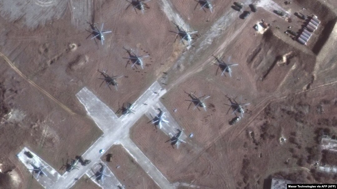 Citra satelit oleh Maxar Technologies menunjukkan pangkalan militer di Danau Donuzlav, Krimea, 12 Februari 2022. (Foto: Maxar Technologies via AFP)