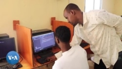 Mohamed Mataan : Un réfugié somalien qui enseigne les compétences numériques aux jeunes