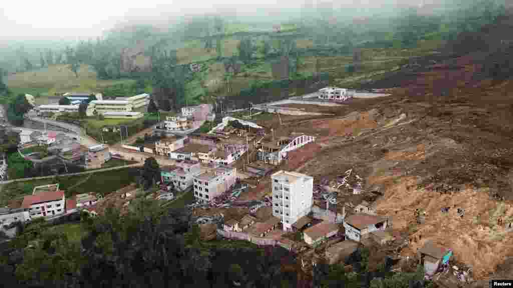 Así se ve el sector de Alausí, en Ecuador, tras el deslizamiento de tierra ocurrido en la noche del domingo.&nbsp;