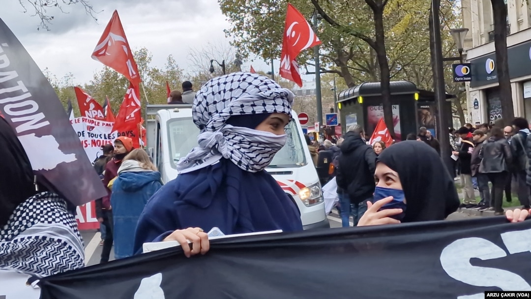 Paris'te Filistin'e destek gösterisinde "Gazze'de soykırımı durdurun" sloganları atıldı