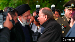 El presidente Daniel Ortega recibió con honores al mandatario de la República Islámica de Irán, Ebrahim Raisi, quien llegó al país este martes 13 de junio. Foto: Presidencia