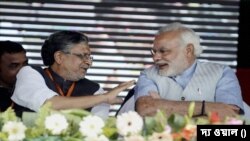 ভারতের প্রধানমন্ত্রী নরেন্দ্র মোদী এবং বিহারের প্রাক্তন উপ-মুখ্যমন্ত্রী, বিজেপির প্রবীণ নেতা সুশীল মোদী।