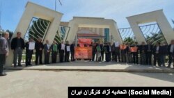 تصویر منتشر شده از اعتراضات بازنشستگان مخابرات در زنجان