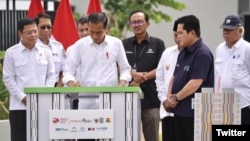 Presiden Joko Widodo meresmikan Hunian Milenial Perumnas di Margonda, Depok, Jawa Barat, 13 April 2023. (Twitter/@erickthohir)